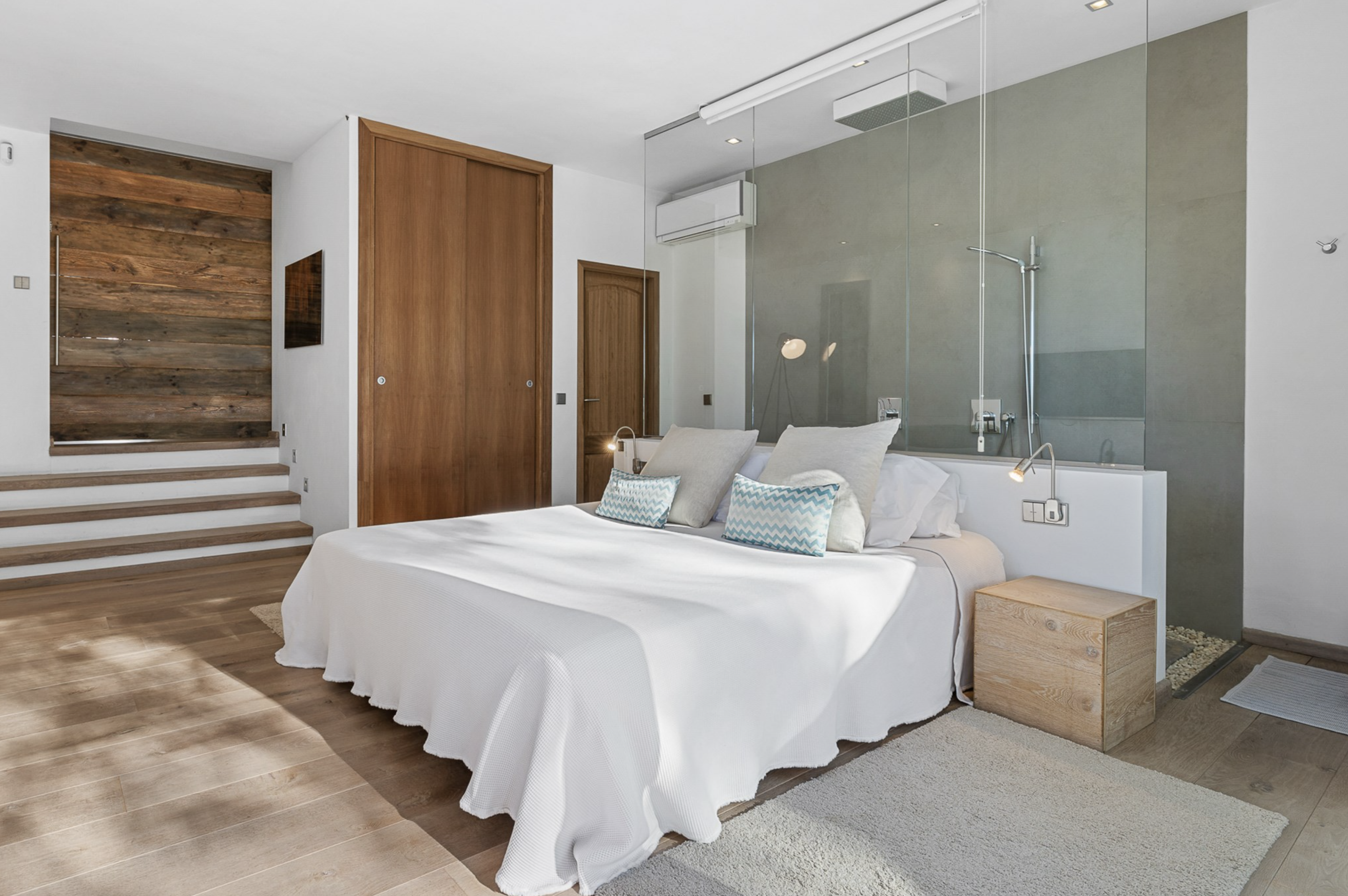 Resa Estates Ivy Cala Tarida Ibiza  luxe woning villa for rent te huur house bedroom 2.png